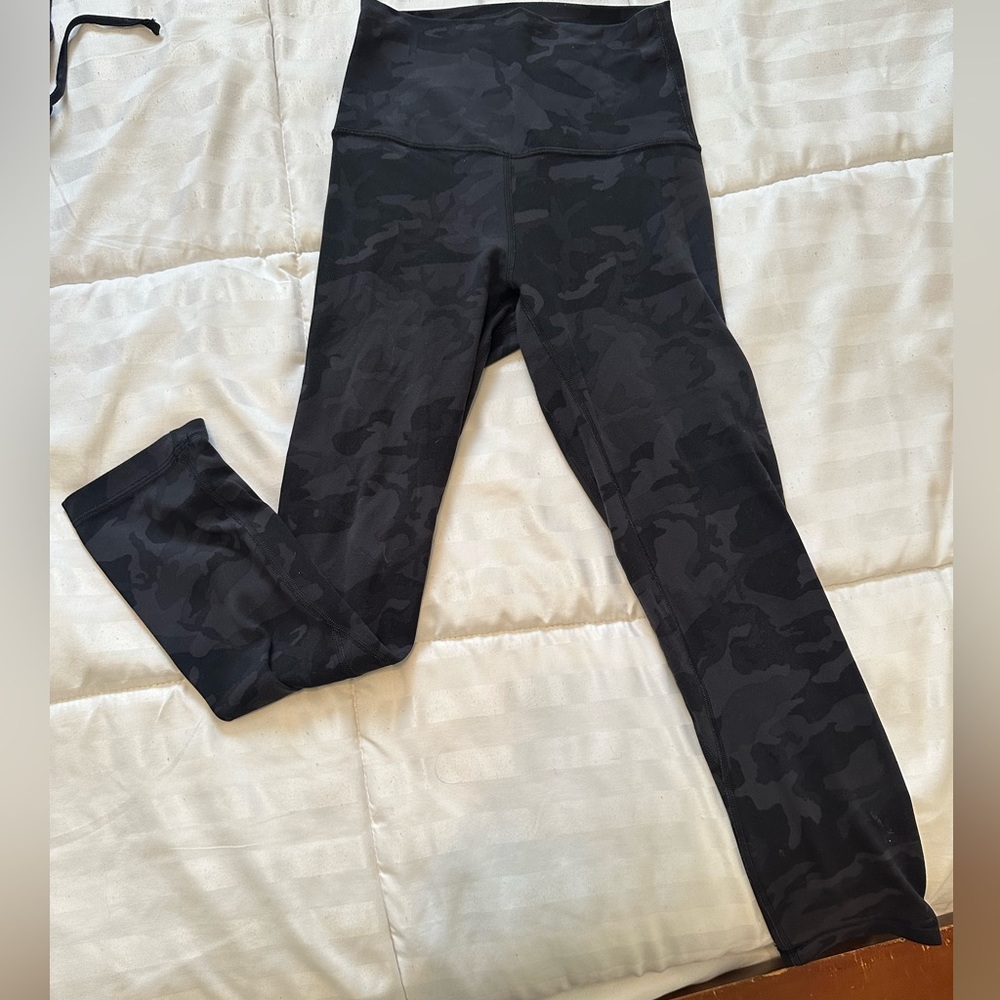 Lululemon Align High-rise crop 23” size 4 in Black Camo